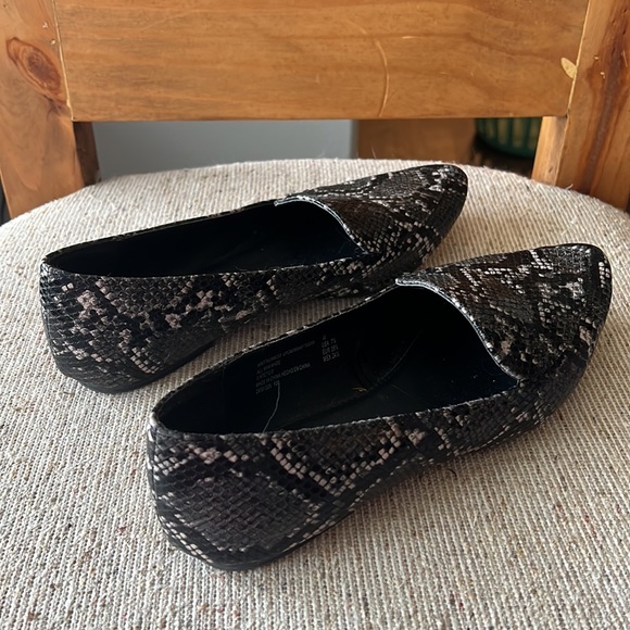 Time and Tru Women’s Flats - Picture 3 of 4